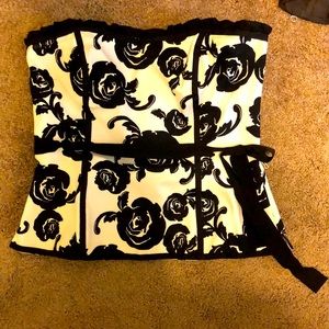 WHBM bustier top sz 6 🖤🤍